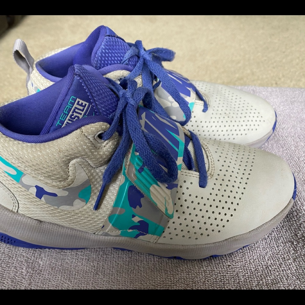 Basketball shoes